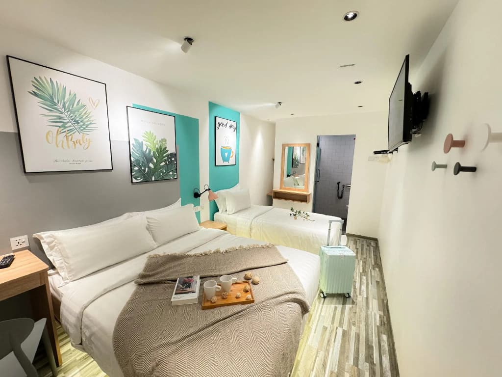 Apple 1 Hotel Gurney - photo 6