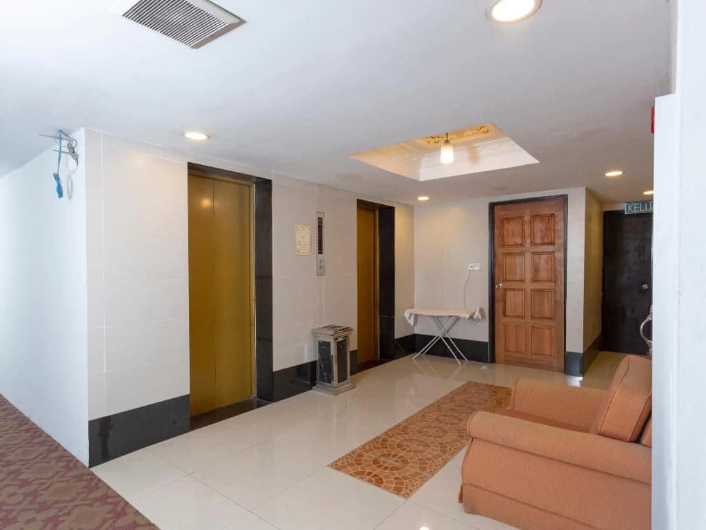 OYO 89619 De Choice Hotel - photo 11