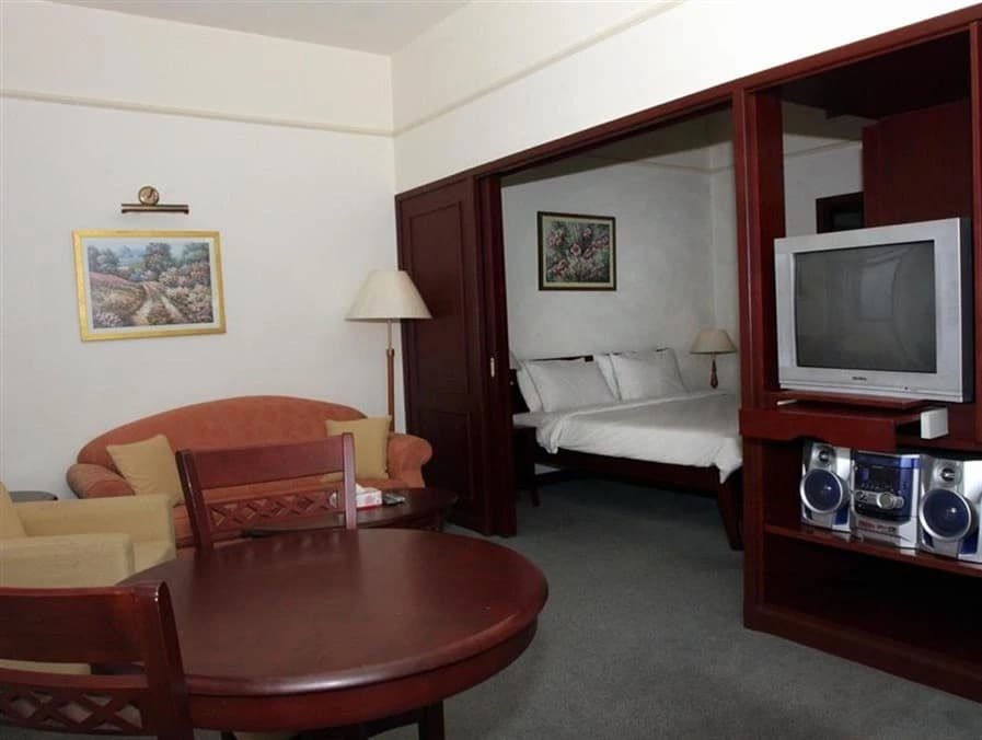 Luxury Serviced Suites @ Times Square - photo 2