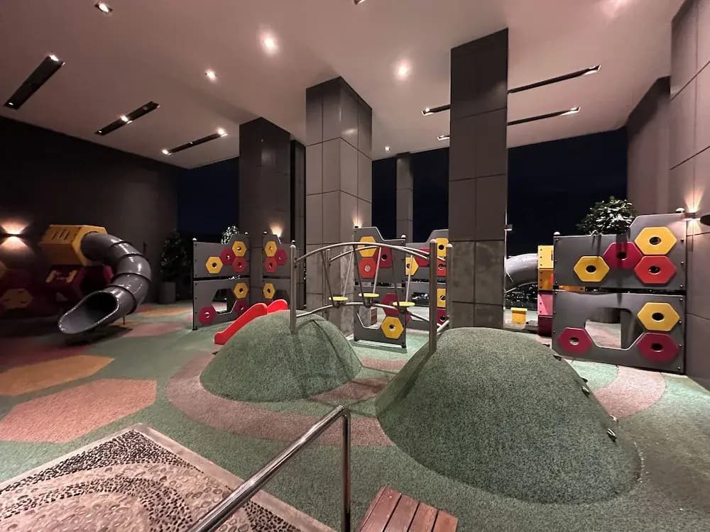 Skyline Luxe 4BR Retreat with En-suites - photo 15