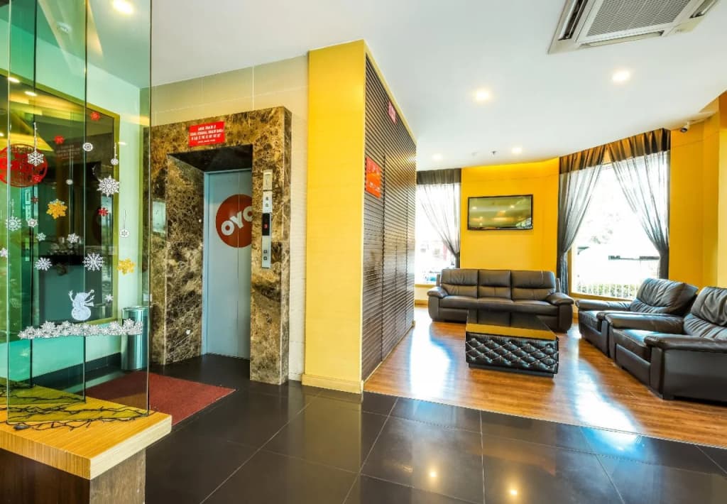 OYO 371 Grand Eastern Hotel - photo 11