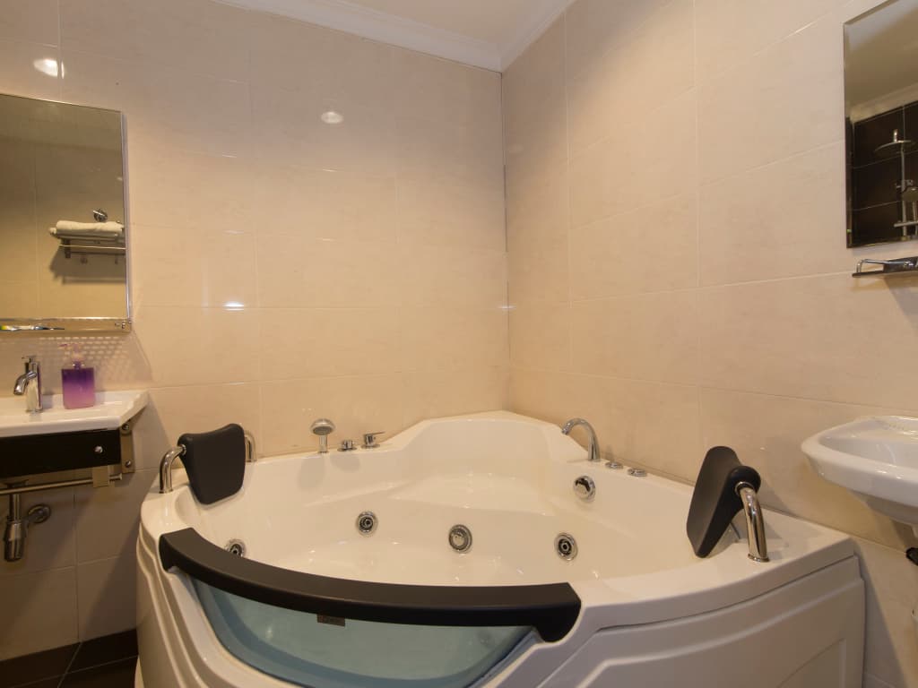 OYO 496 Hotel De Eco Inn - photo 10