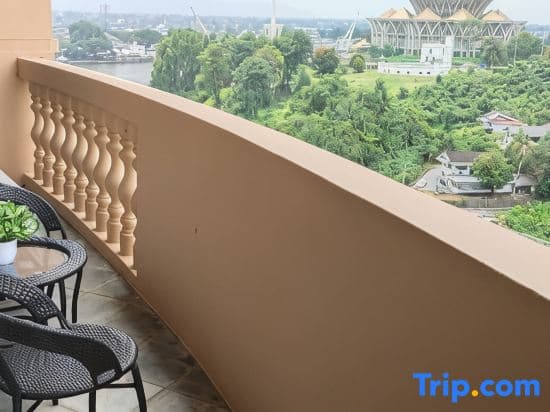 Riverbank Suites - River View Level 11, Sleeps 7 - photo 2