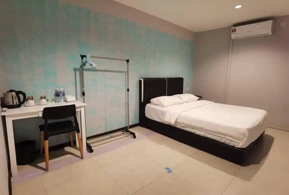 OYO HOME 90667 Chen Room Bs - photo 3