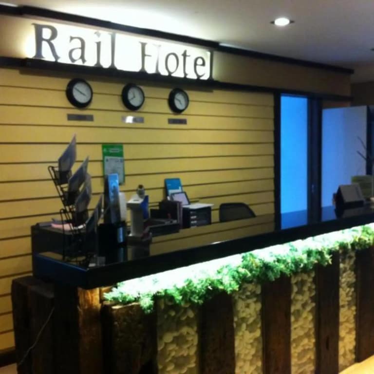 Capital O Rail Hotel - photo 2