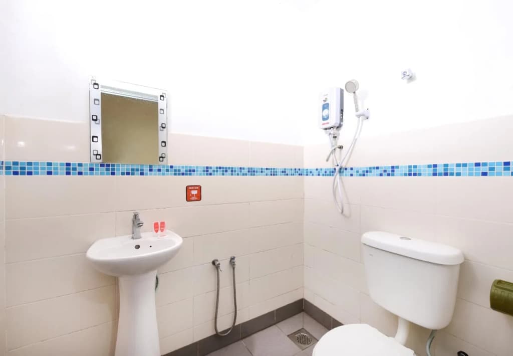 OYO 774 Hotel Iskandar - photo 8