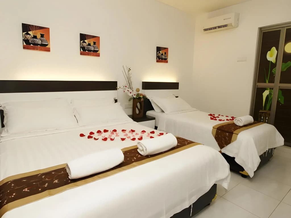 New Century Hotel - photo 4
