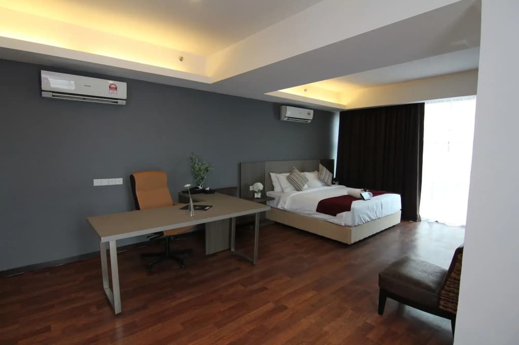 Nexus Regency Suites & Hotel - photo 4