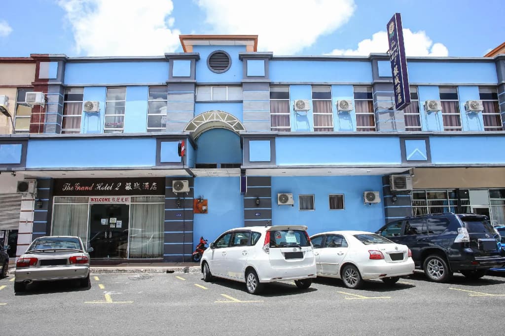 OYO 90169 The Grand Hotel 2 - photo 1