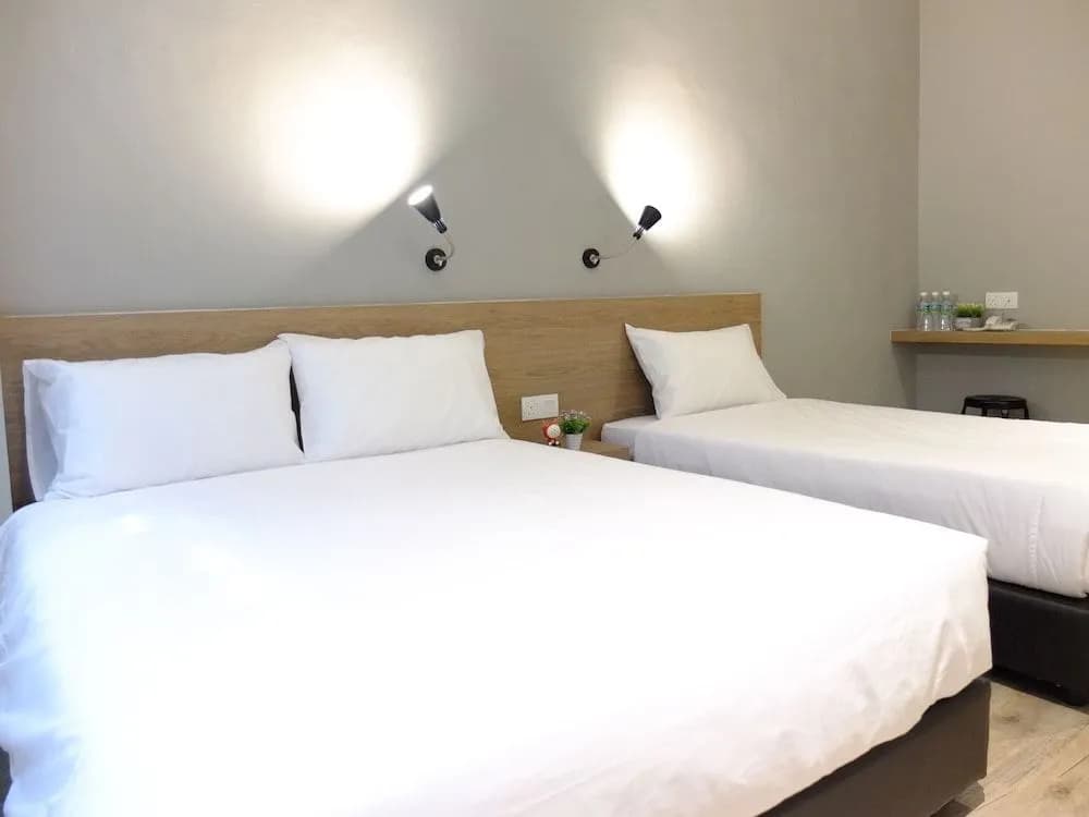 Square Inn - photo 3