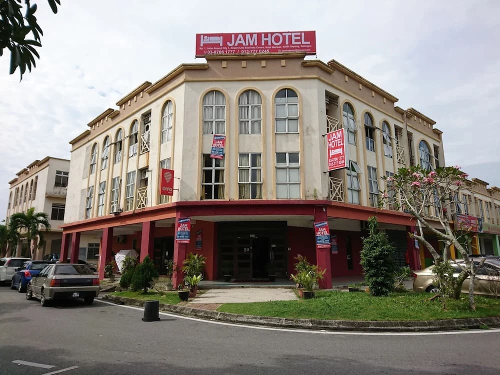 JAM Hotel Kota Warisan Sepang @ ERL Salak Tinggi, KLIA 1-2 & F1 - photo 1
