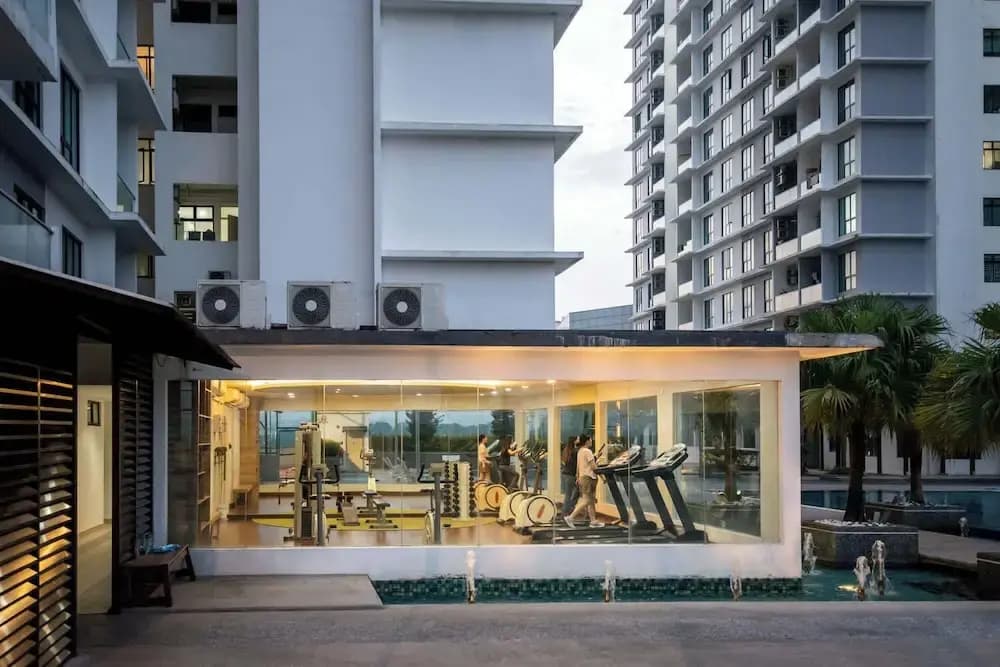 Stylish 4BR Near Paradigm Mall, Pool, Free Parking - photo 19