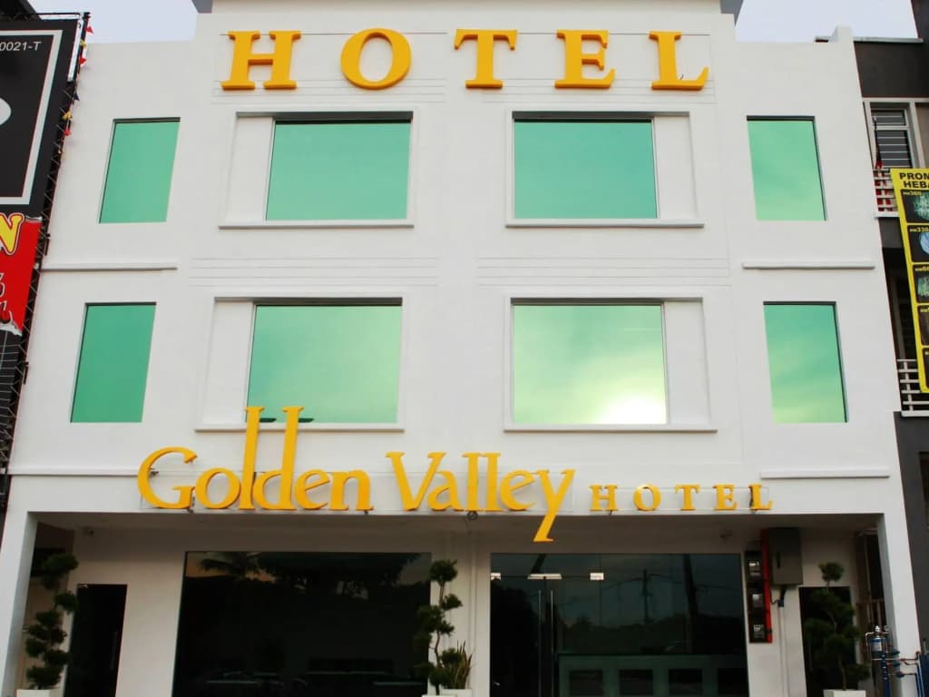 Golden Valley Hotel - main photo
