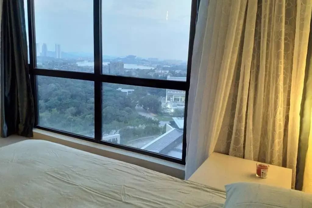HB1614 ,Cyberjaya, Lake view, WiFi, Netflix, Free Parking, Gym, Swimming Pool, Basket Ball Court, Family play area - photo 2