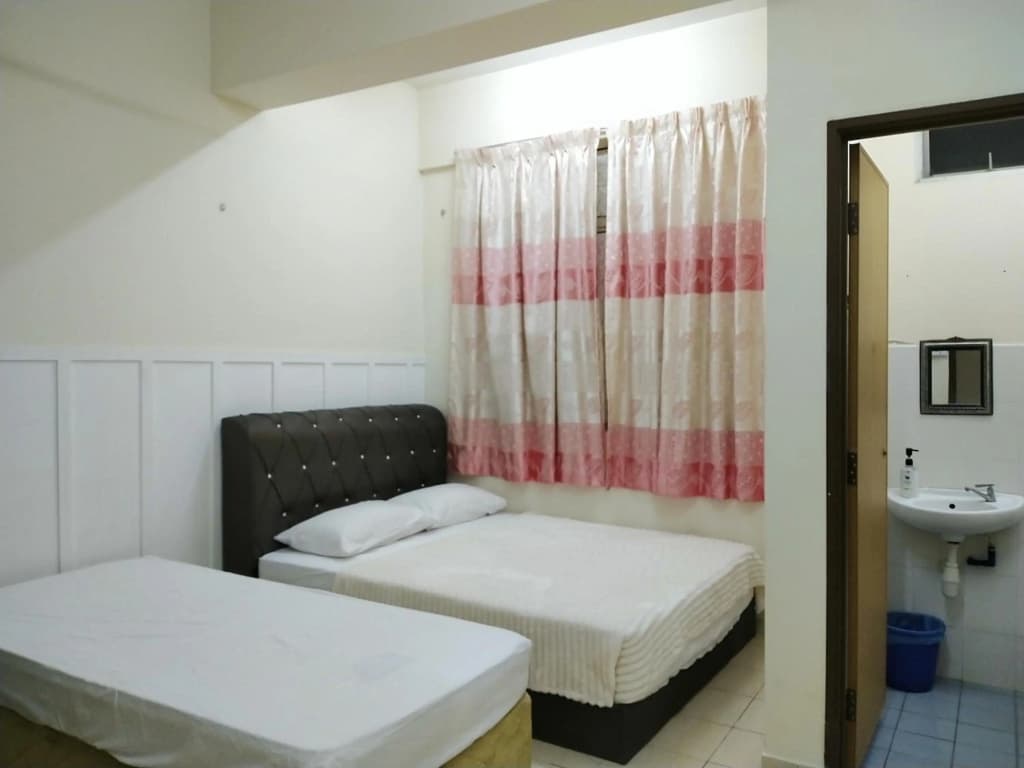 Cozy Homestay KTCC Mall Pantai Batu Burok HSNZ 3BR Pangsapuri Ladang Gemilang 1 by NadiHome - photo 1