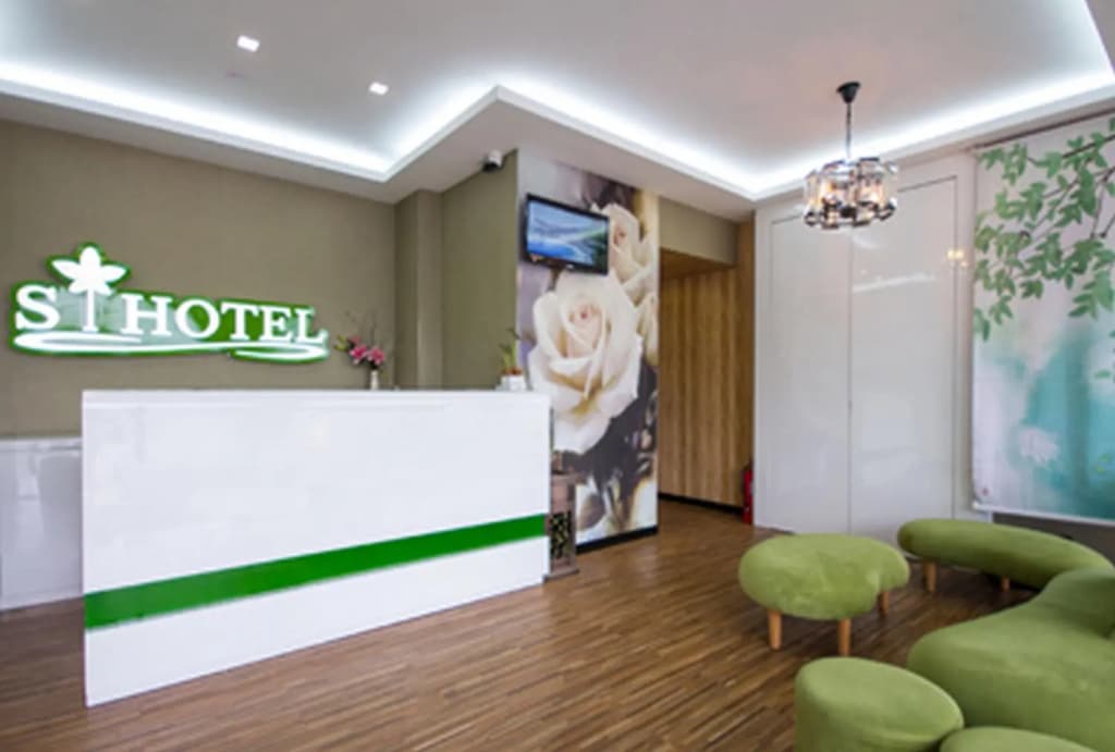 S Hotel - photo 2