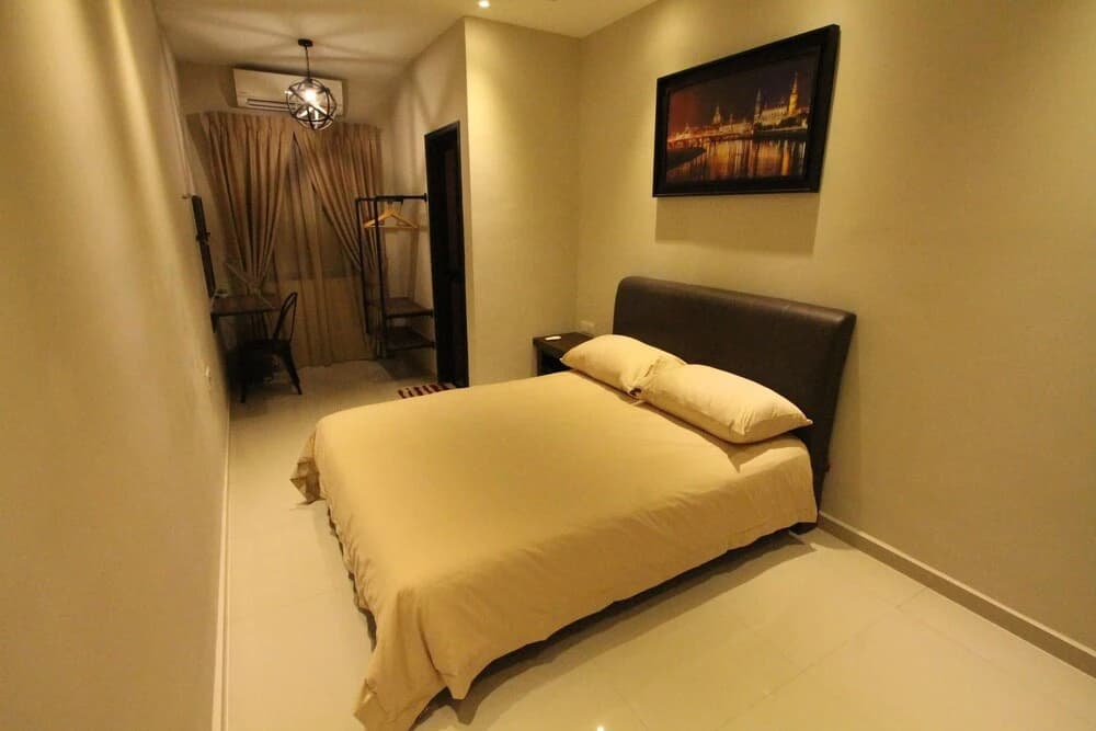 Ian's 5th Home - photo 5