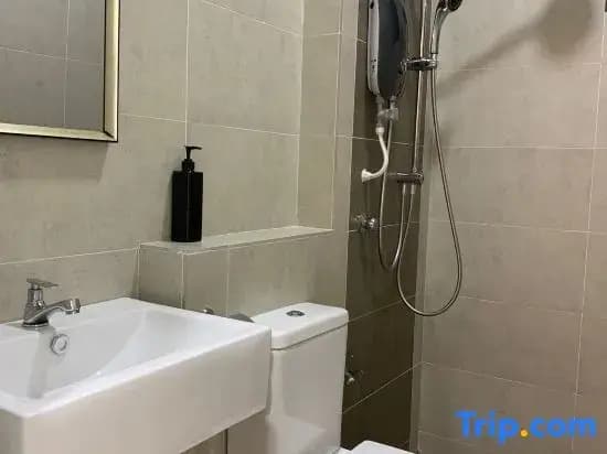 Four season Condo/3 Rooms/4 min to Airport - photo 1