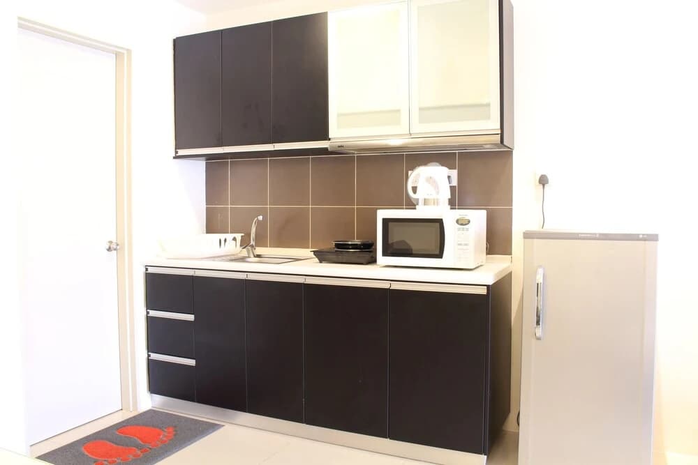 Peaceful Service Suites at Taragon Puteri Bintang - photo 13