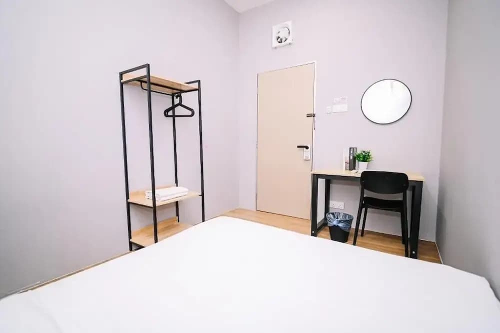 Swing & Pillows at 87 Chulia St - photo 7