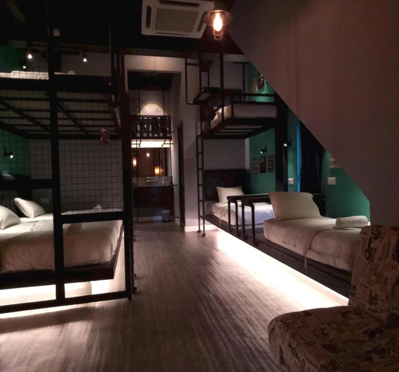 Tube Hotel Melaka - photo 16