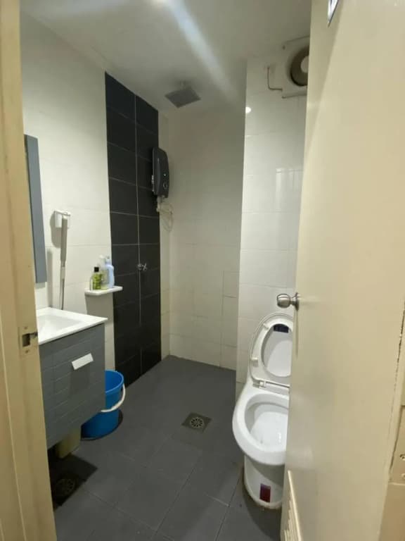 Private Studio Viana Court Service Apartment 1 with private parking - photo 1