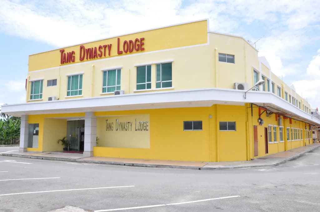 Tang Dynasty Lodge Tuaran - photo 1