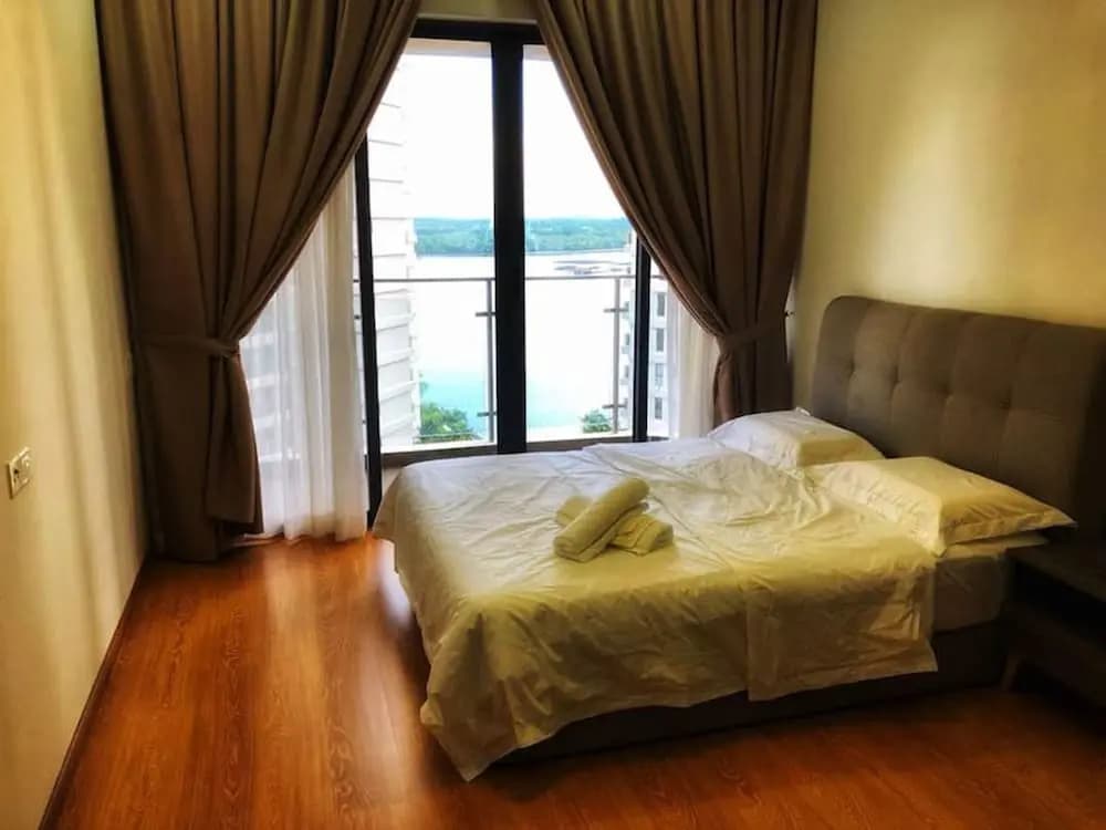 Spacious @ Country Garden Danga Bay - photo 4