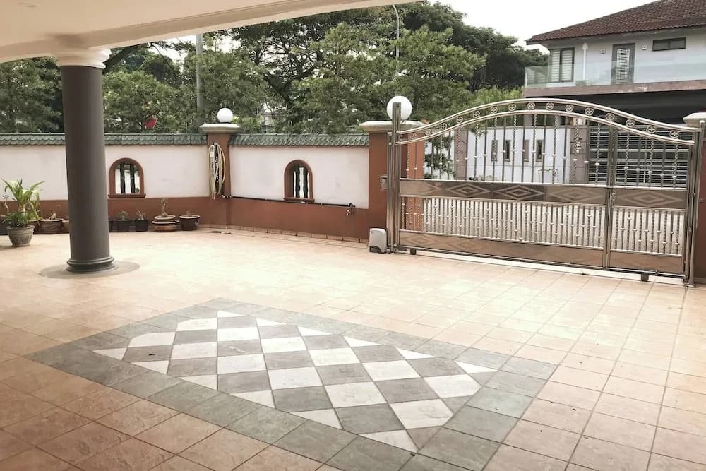 Cozy Johor Bahru Home With Family Room and Unblock Balcony View - photo 13