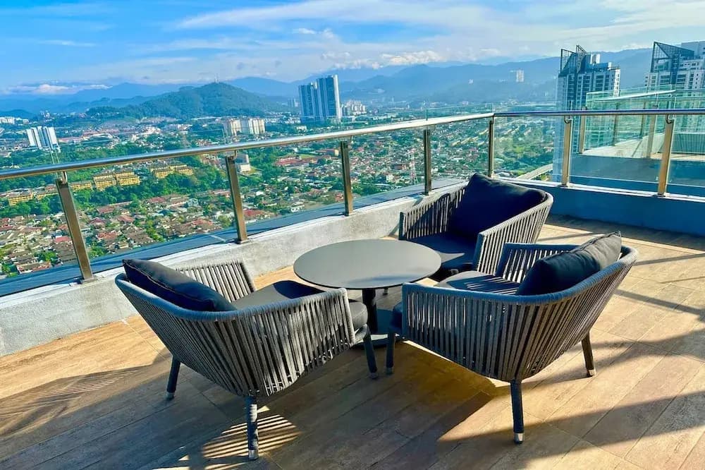Neu Suites Horizon View Apartments - photo 8