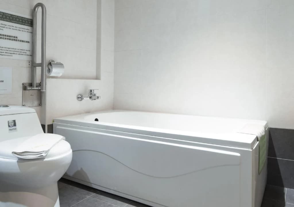Ernes Hotel - photo 10