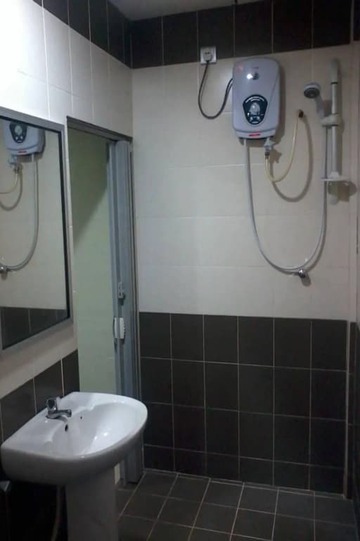Haliman Guest House - photo 8