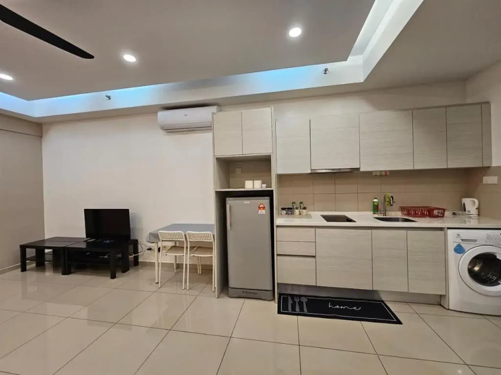 Hill 10 Residences I-City by Beestay - photo 3
