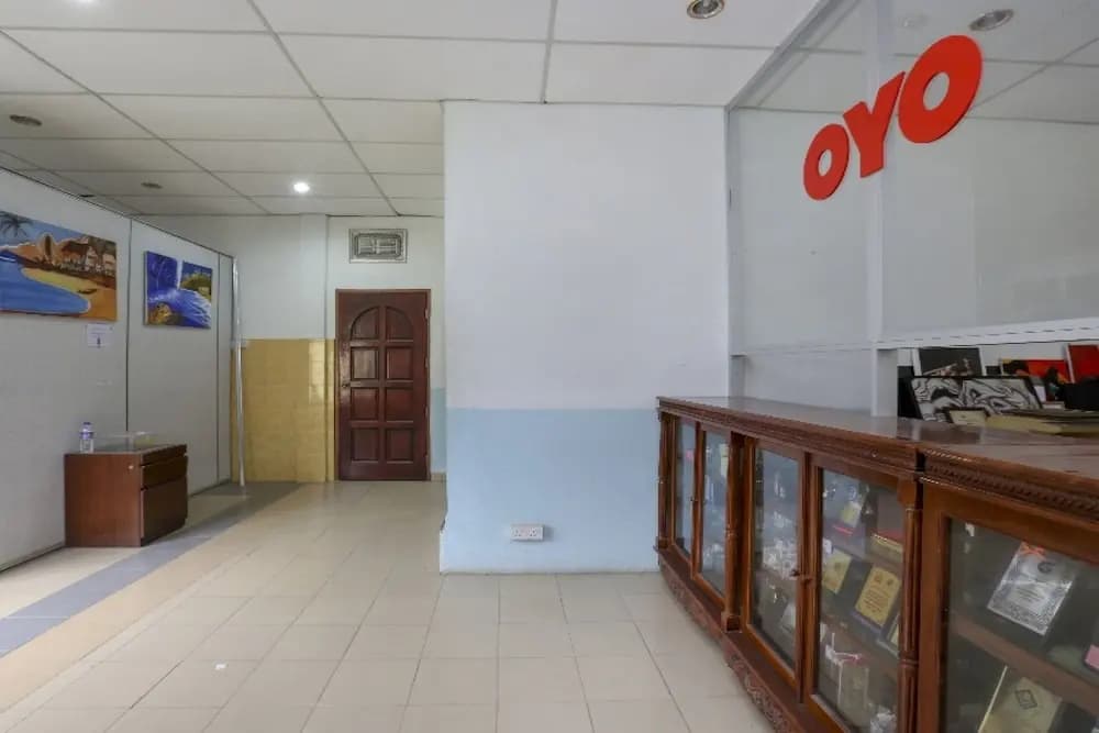 OYO 90441 Cz Traveler's Hotel - photo 1