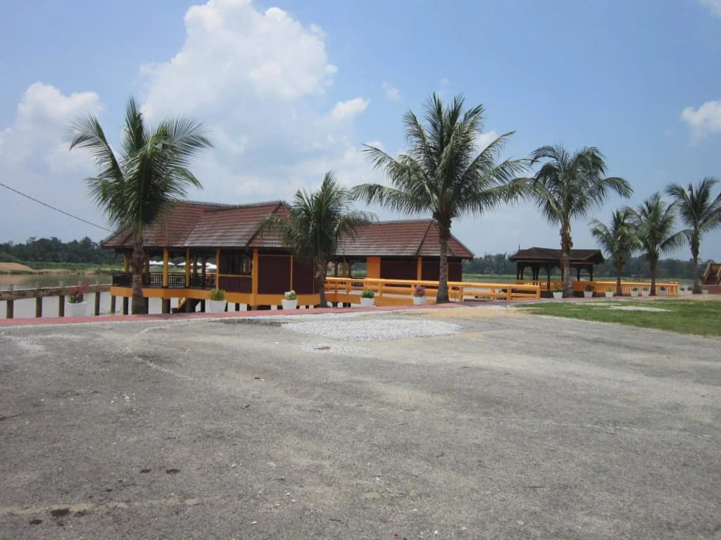 Green Village Pasir Salak Eco River Resort - photo 13