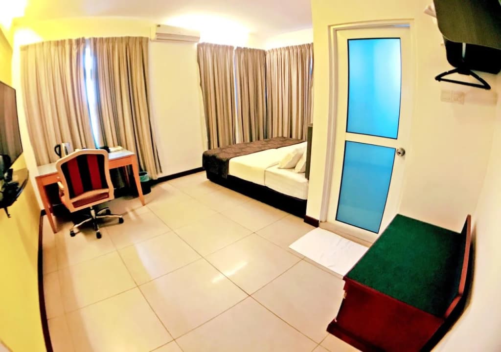 Lux Private Hotel - photo 4