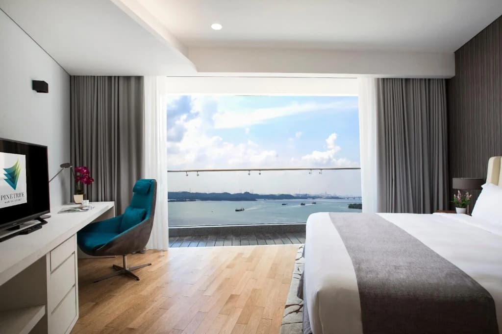 Pinetree Marina Resort - photo 6