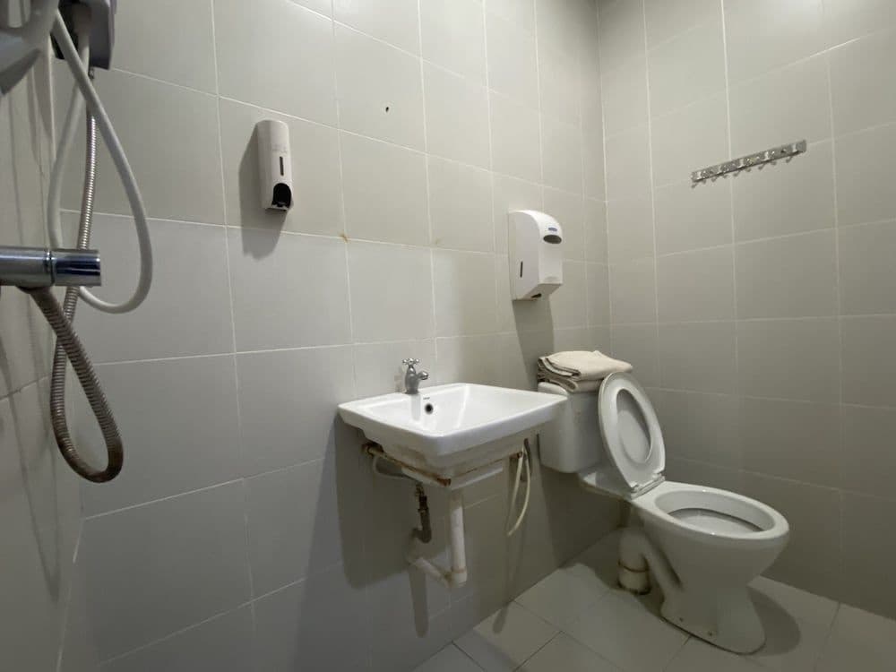 OYO 89760 Harmoni Inn Hotel - photo 8