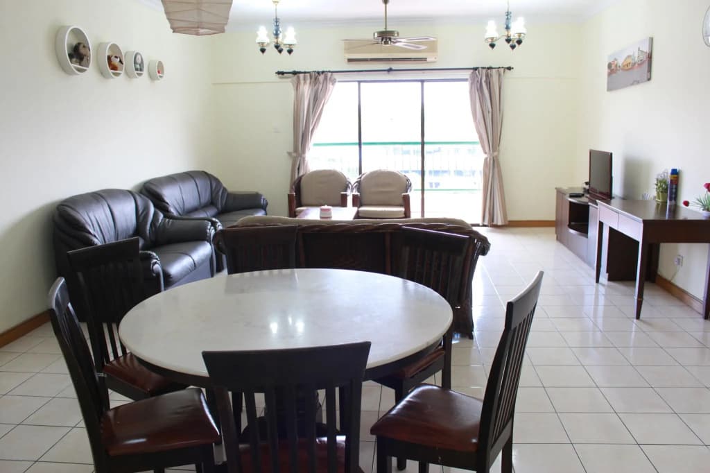 Marimari Marina Service Condo - photo 2