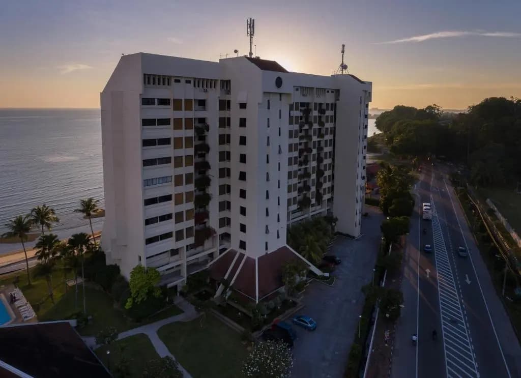 Lovely 1-bedroom condo with pool - photo 11
