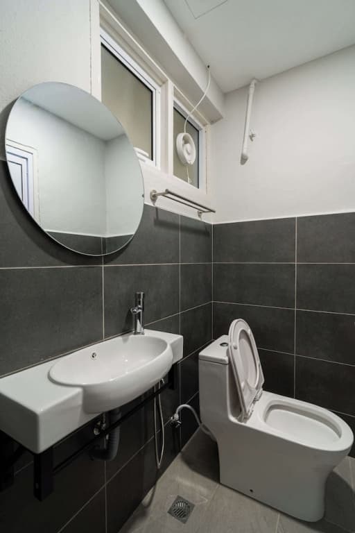 Stylish 3BR Stay Near Gurney Drive, Free Parking - photo 12