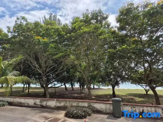 18pax GFloor 4R4B Dual-Key DOORSTEP PRIVATE BEACH, WATERSPORT, POOL, BBQ SET, WIFI - photo 1