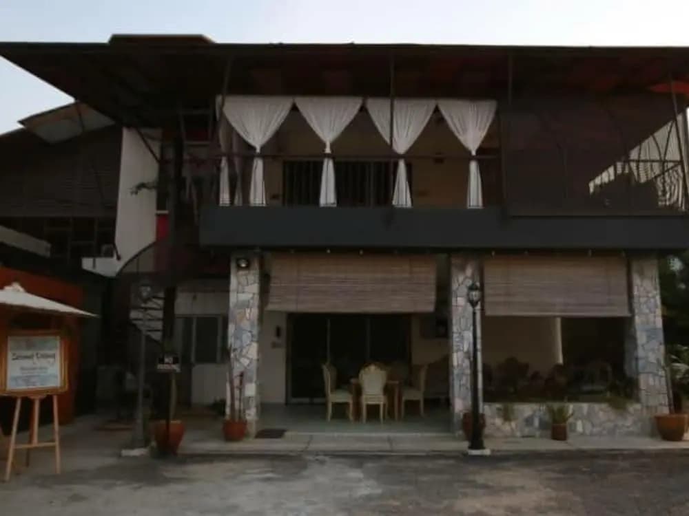 SPOT ON 90064 Bgh Hostel Lama - main photo