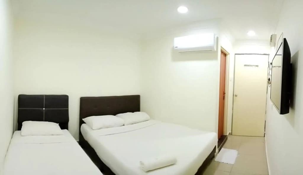 Cattleya Glory Hotel - photo 3