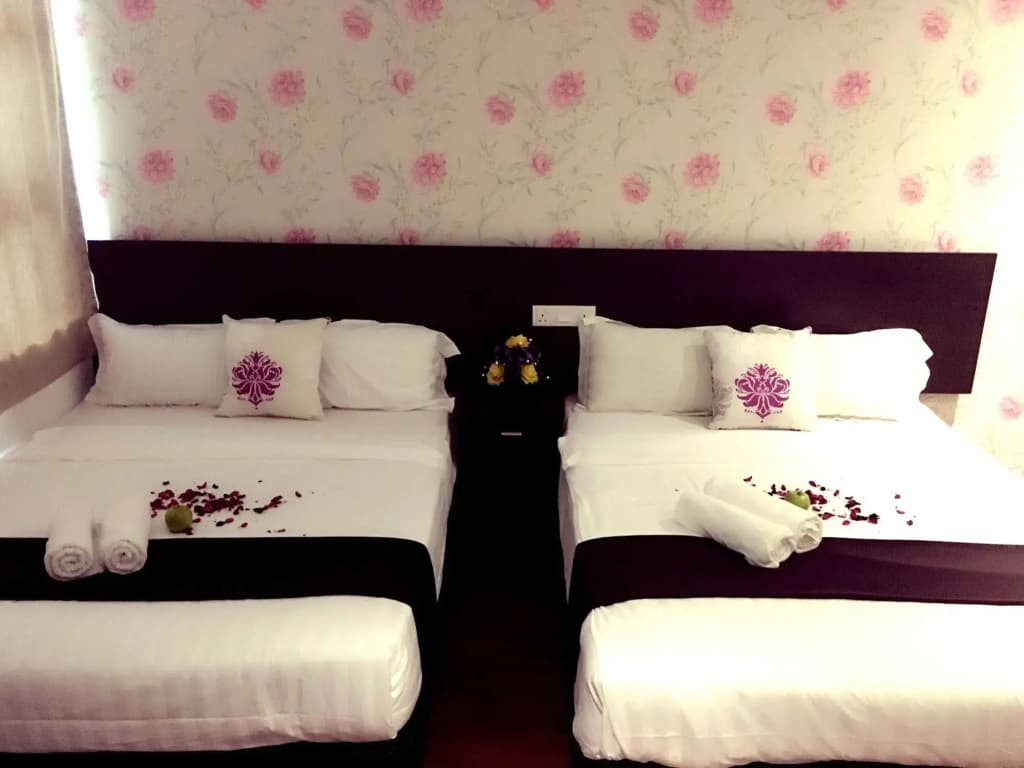Apple 1 Hotel Queensbay - photo 4