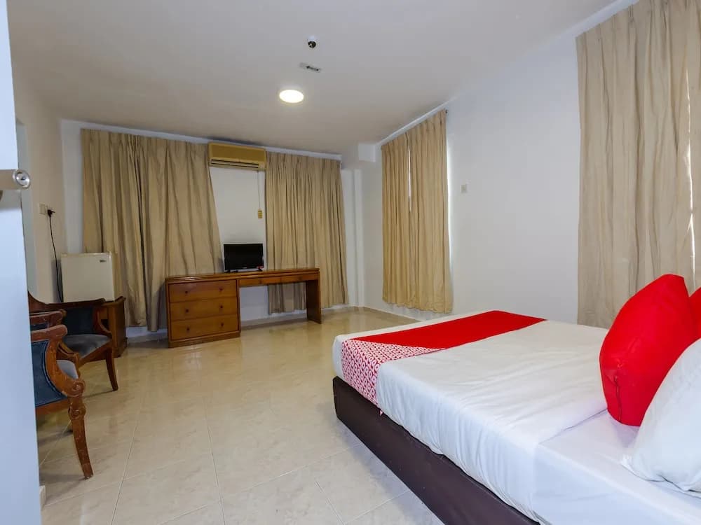 Hollitel Hotel Melaka by OYO Rooms - photo 4