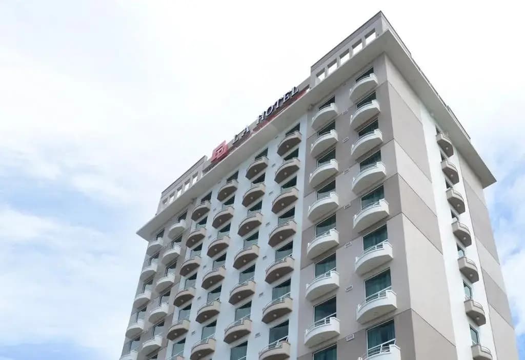 LA Hotel - photo 9