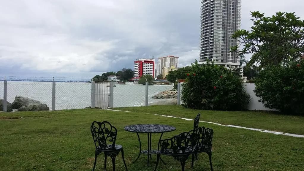 Beach Front Bungalow Tanjung Bungah - photo 2