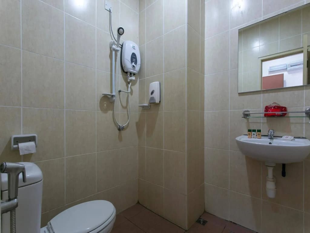 Dolphin Hotel, Chow Kit Kuala Lumpur - photo 9