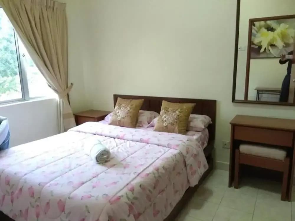 OYO HOME 90301 Suria Service Apartments @ Bukit Merak Laketown Resort - photo 3